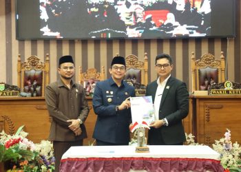 Bupati Andi Rudi Latif Hadiri Rapat Paripurna Pengambilan Keputusan terhadap LPj Tahun 2025