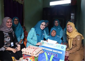 Kolaborasi TP PKK Tanah Bumbu–Bank Kalsel: Bantuan Sosial Sentuh Marbot, Lansia, Disabilitas, Hafidz, dan Anak Yatim