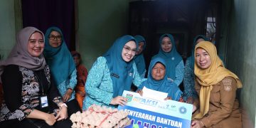 Kolaborasi TP PKK Tanah Bumbu–Bank Kalsel: Bantuan Sosial Sentuh Marbot, Lansia, Disabilitas, Hafidz, dan Anak Yatim