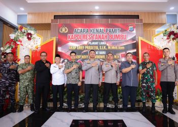 Ketua DPRD Tanah Bumbu Hadiri Serah Terima Kapolres, Perkuat Kolaborasi Demi Daerah yang Kondusif