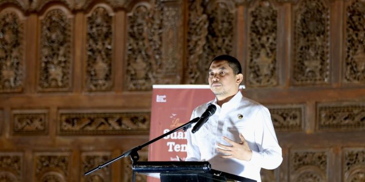 Hadiri Launching Buku Antologi “Suara dari Tenggara”, Bupati Andi Rudi Latif Apresiasi Perkembangan Literasi di Bumi Bersujud