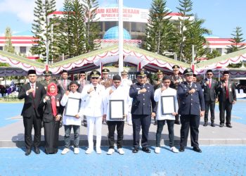 Bupati Andi Rudi Latif Serahkan Remisi HUT RI, 3 Warga Binaan Lapas Batulicin Langsung Bebas
