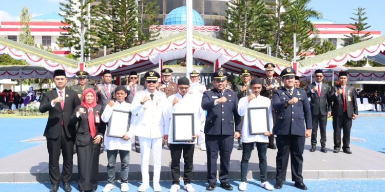 Bupati Andi Rudi Latif Serahkan Remisi HUT RI, 3 Warga Binaan Lapas Batulicin Langsung Bebas