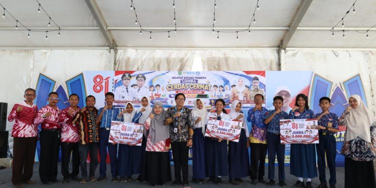 Bupati Andi Rudi Latif Dorong Akademik dan Karakter Pelajar Lewat Lomba Cerdas Cermat HUT ke-81 RI