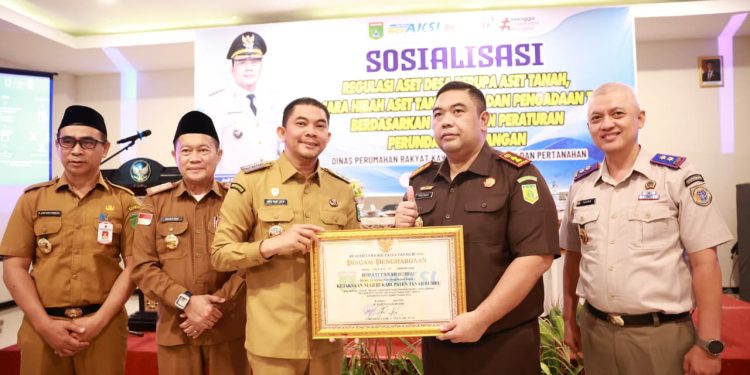 Bupati Andi Rudi Latif Buka Sosialisasi Regulasi Aset Desa, Tegaskan Pentingnya Pengelolaan Aset Tanah Desa yang Tertib, Aman, dan Sah Secara Hukum
