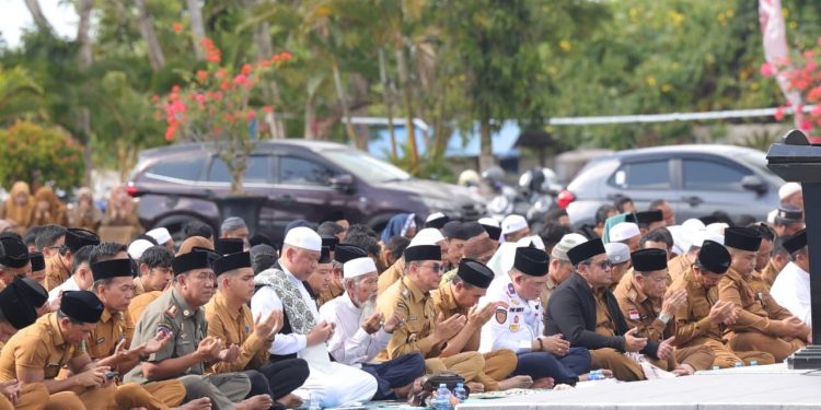 Tersedu Saat Sambutan, Bupati Andi Rudi Latif Berdoa Agar Hujan Segera Turun