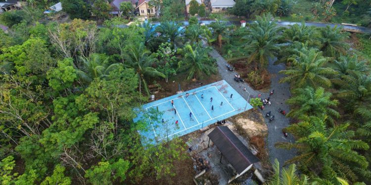 Bupati Andi Rudi Latif Bangun Lapangan Voli, Warga Madu Retno Lebih Nyaman Berolahraga