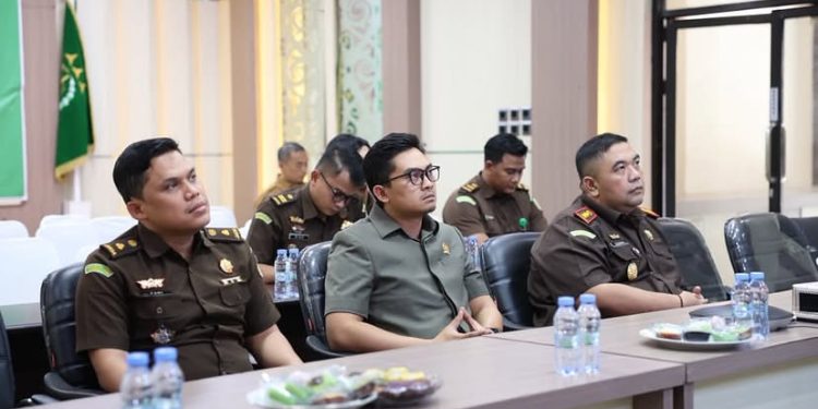 Kejari dan DPRD Tanah Bumbu Perkuat Sinergi Intelijen untuk Kawal Pembangunan