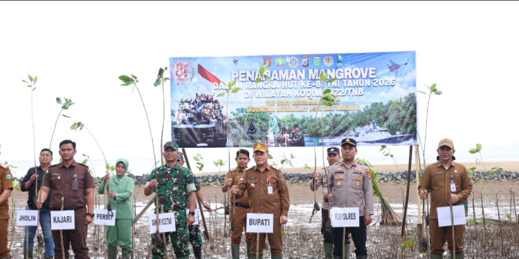 Seribu Mangrove Ditanam di Muara Pagatan, Tanah Bumbu Perkuat Kepedulian Pesisir