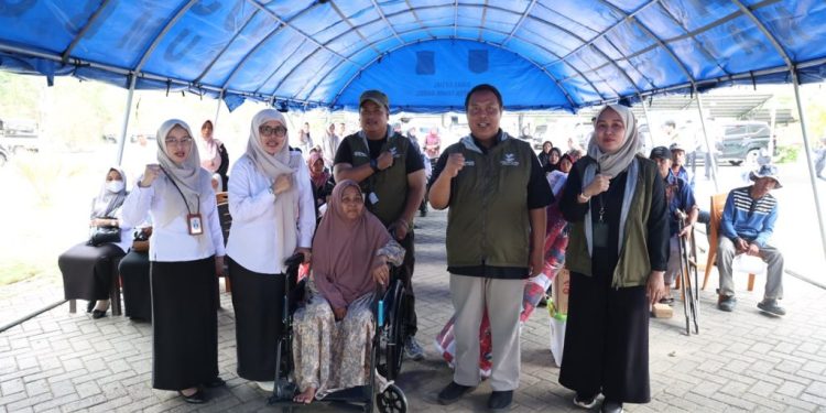 Pemkab Tanah Bumbu dan Kemensos Salurkan Bantuan ATENSI untuk 100 Penyandang Disabilitas